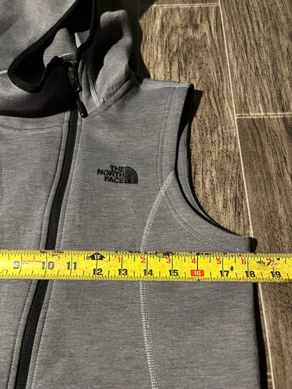 The North Face Women's Canyonwall Grey Hooded Vest Size Medium Full Zip - Picture 6 of 7
